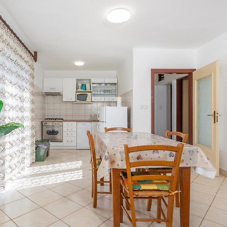 Lovely Apartment In Krk With Kitchen Brzac Exterior photo